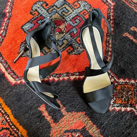 Black satin strappy Vince Camuto Imagine heels size 8.5 - Picture 1 of 8